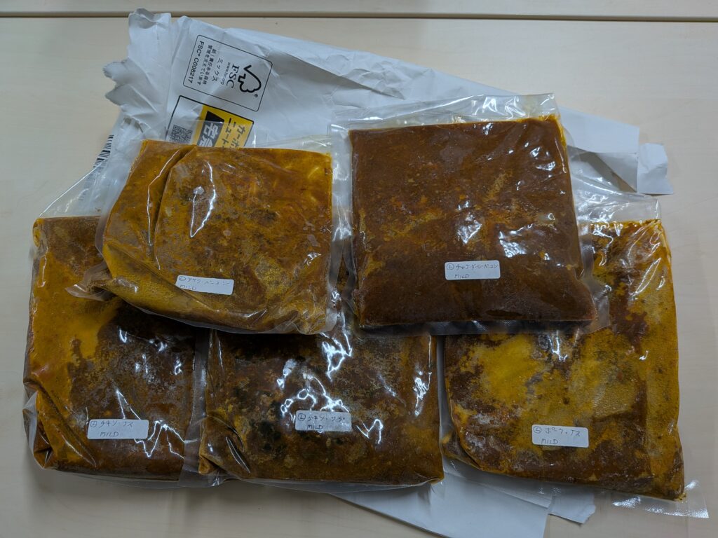 カーナピーナさんのカレー。冷凍で送ってもらった５種。